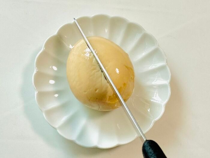 調味料ドバドバ使うのやめた！たった「大さじ1」で作れる【節約味玉】が我が家の定番に