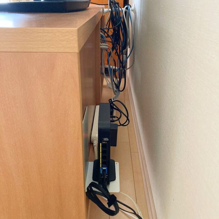 ずっと悩んでいたテレビ裏のごちゃつきがスッキリ解決！毎日のお掃除がラクになった♪