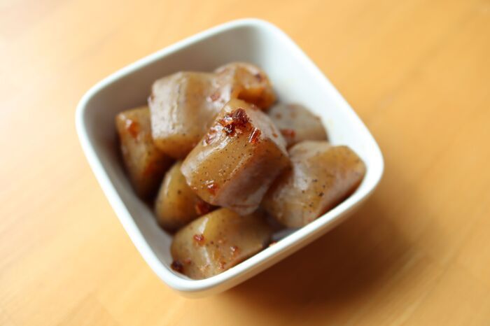 『こんにゃく』そのまま使うの待って！“別物級”に化ける驚きの裏ワザ♪味しみバツグンに