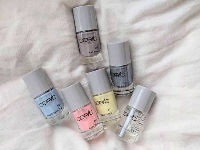 布の上に並べたCOPICネイルカラー6本