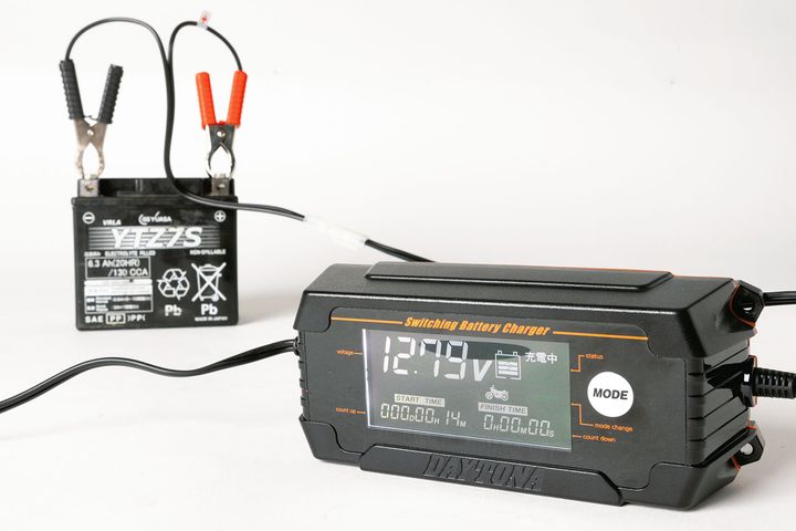 【バイクメンテナンス】オイル交換とバッテリー管理の極意｜過酷なエンジンを守り寿命を延ばすコツ