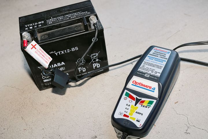 【バイクメンテナンス】オイル交換とバッテリー管理の極意｜過酷なエンジンを守り寿命を延ばすコツ