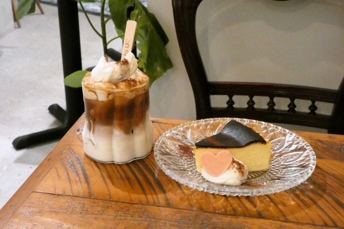 Up to U Coffee Up to U ラテとバスクチーズケーキ