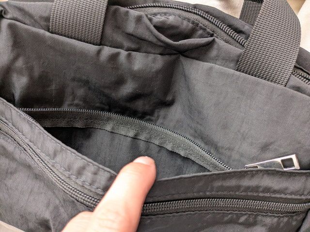 背面ポケットの開閉