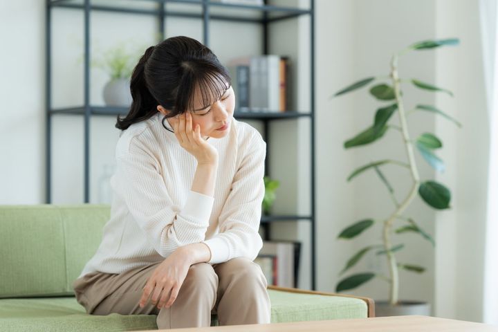 「やった後悔」と「やらない後悔」とでは、どちらの方が尾を引きやすい？（画像はイメージ）