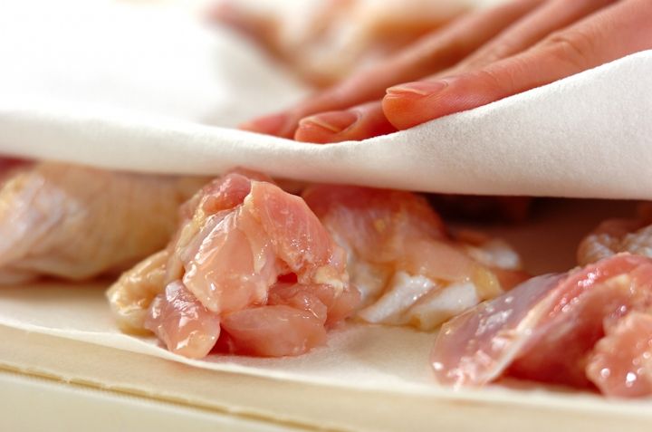 肉汁ジュワ〜！鶏のから揚げ 一晩漬け込むの作り方1