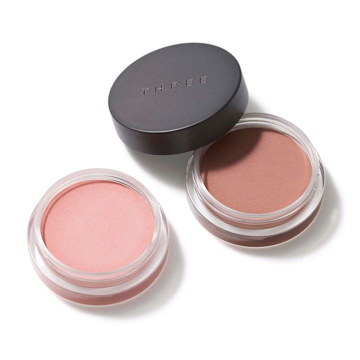 〈左から〉グラムトーンカラーカスタード 09、10 各￥3,300（ともに3月3日より限定発売）