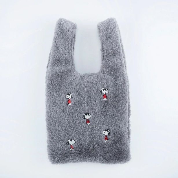 グレーはサングラス姿のジョー・クールが散りばめられたデザイン