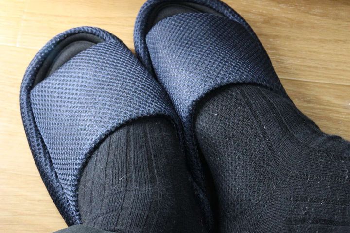 中敷低反発スリッパ（ブルー） 着用