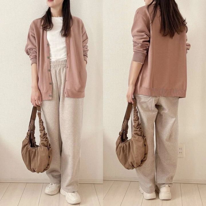 ユニクロスウェットワイドパンツベージュ着回しピンクコーデ