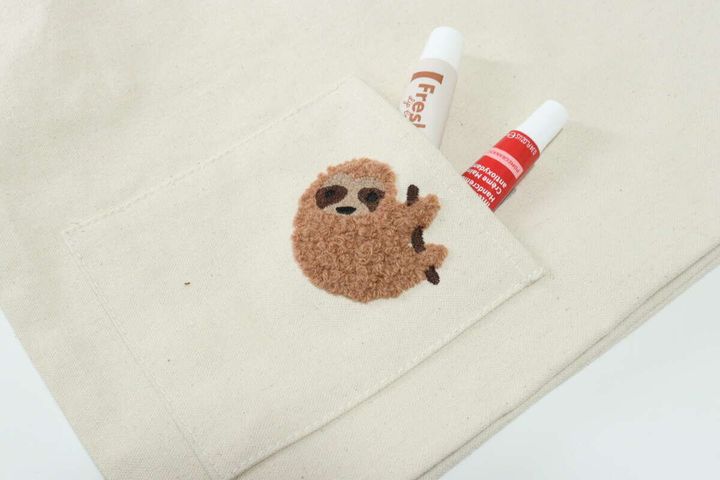 ダイソーの刺繍ボックストートバッグの外ポケット