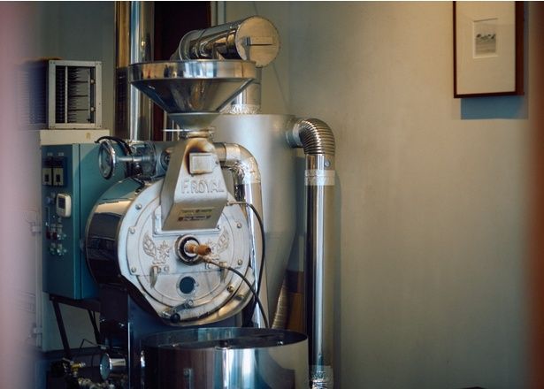 「フジローヤル」。日本製のクラシカルな焙煎機