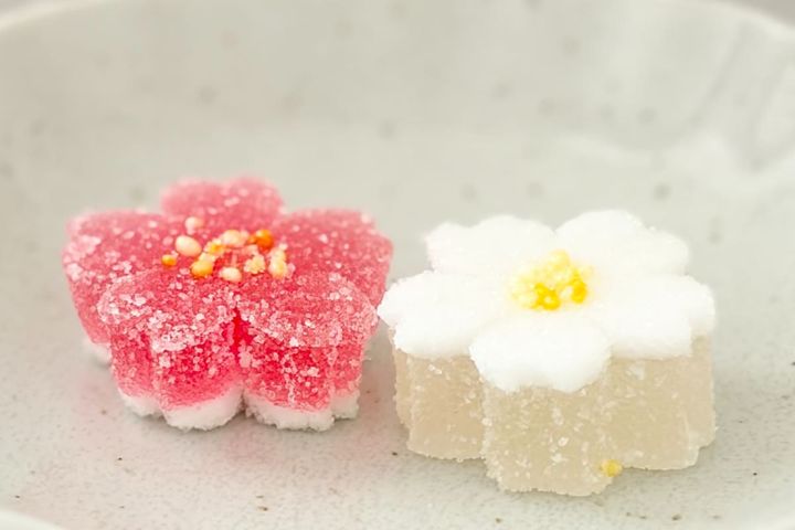 春らしい見た目にきゅんっ！【ひな祭り】にぴったりなお菓子を食べてみた