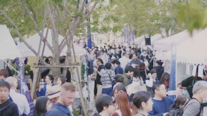 白いテントが並ぶ和酒フェス会場の全景