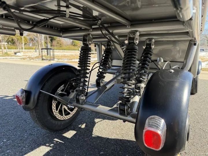 エレカーゴフルロング後輪まわりのサスペンション構造