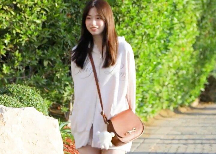 【写真・画像】美脚スラリ！あやなの可愛すぎる部屋着での気球朝デートに「超かわいい」「透明感すごい」『今日好き』卒業編2026第2話 1枚目