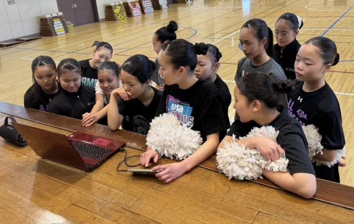 POM PUPPYS glow中学生メンバーの集合写真