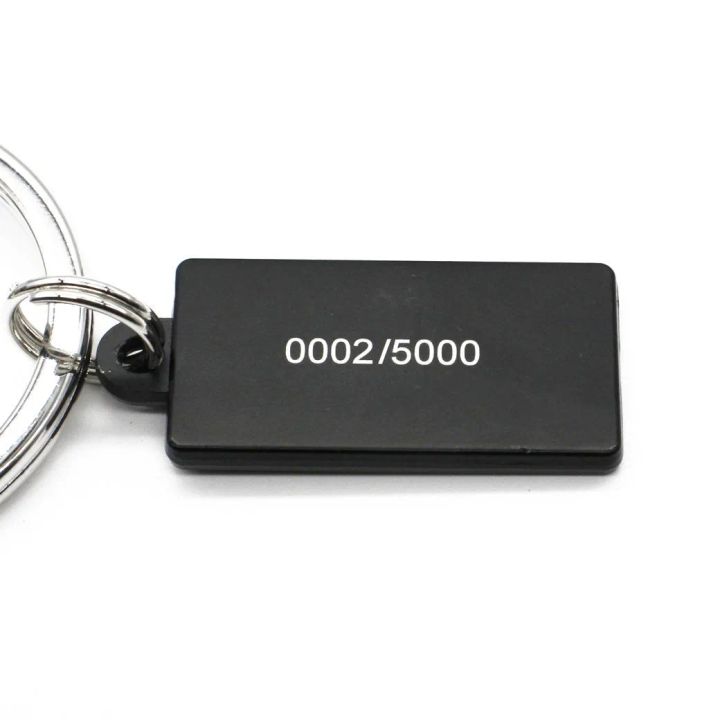 0002/5000の刻印が入った限定プレート