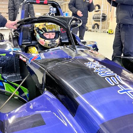 ビジネス系YouTuber、脱・税理士スガワラくんがスガワラくんレーシングを設立