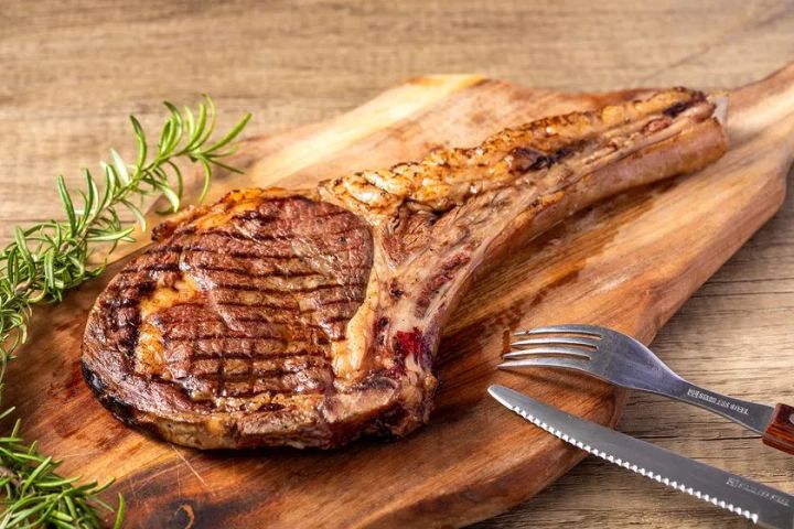 骨付きのトマホークステーキ