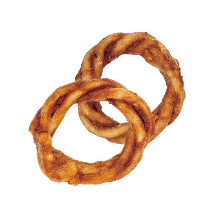 リング状にねじった犬用おやつ