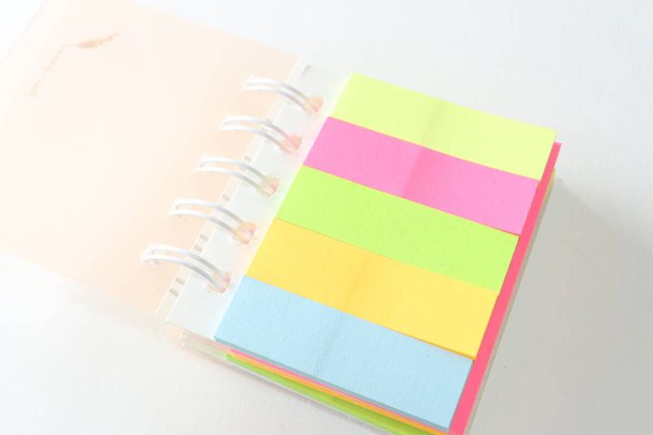 ダイソーのメモふせん 4色リングの小さい付箋
