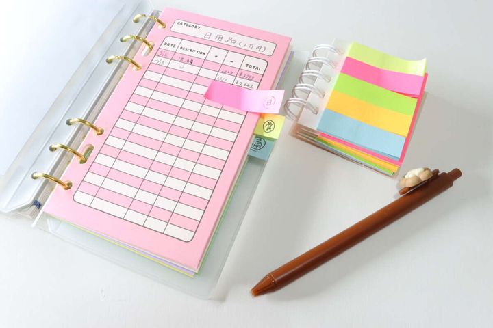 ダイソーのメモふせん 4色リングはコンパクトで持ち運びやすい