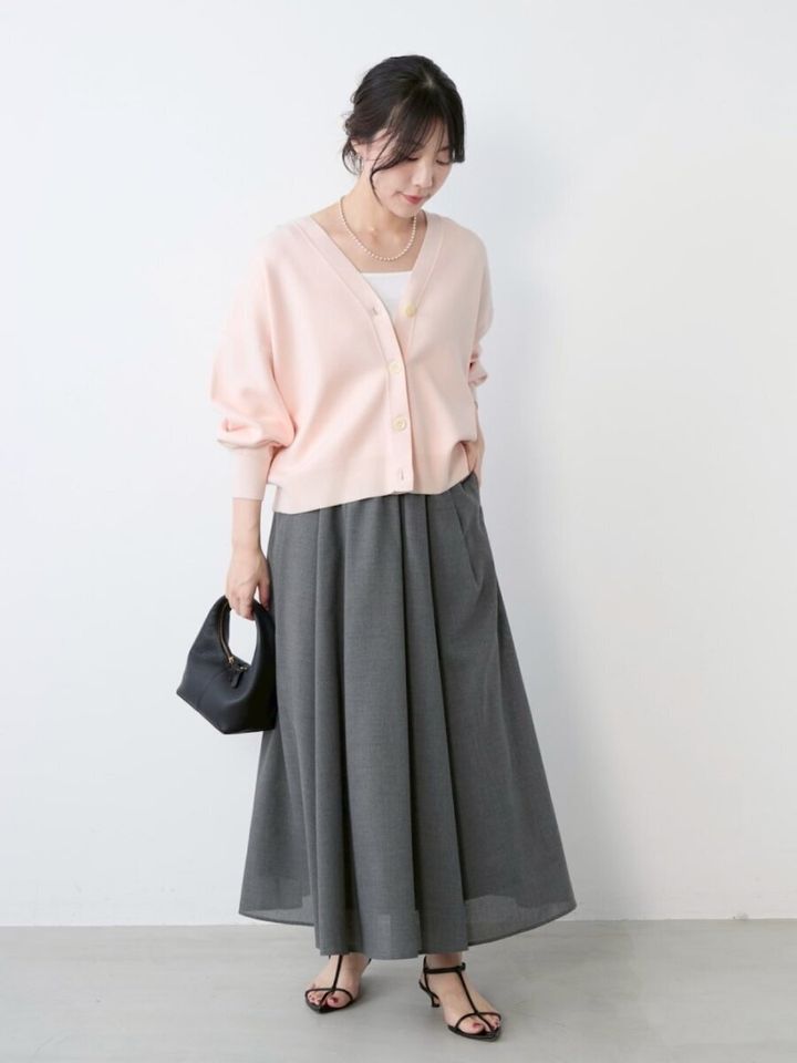 2026春大人女性おすすめピンクニットフェミニンコーデ