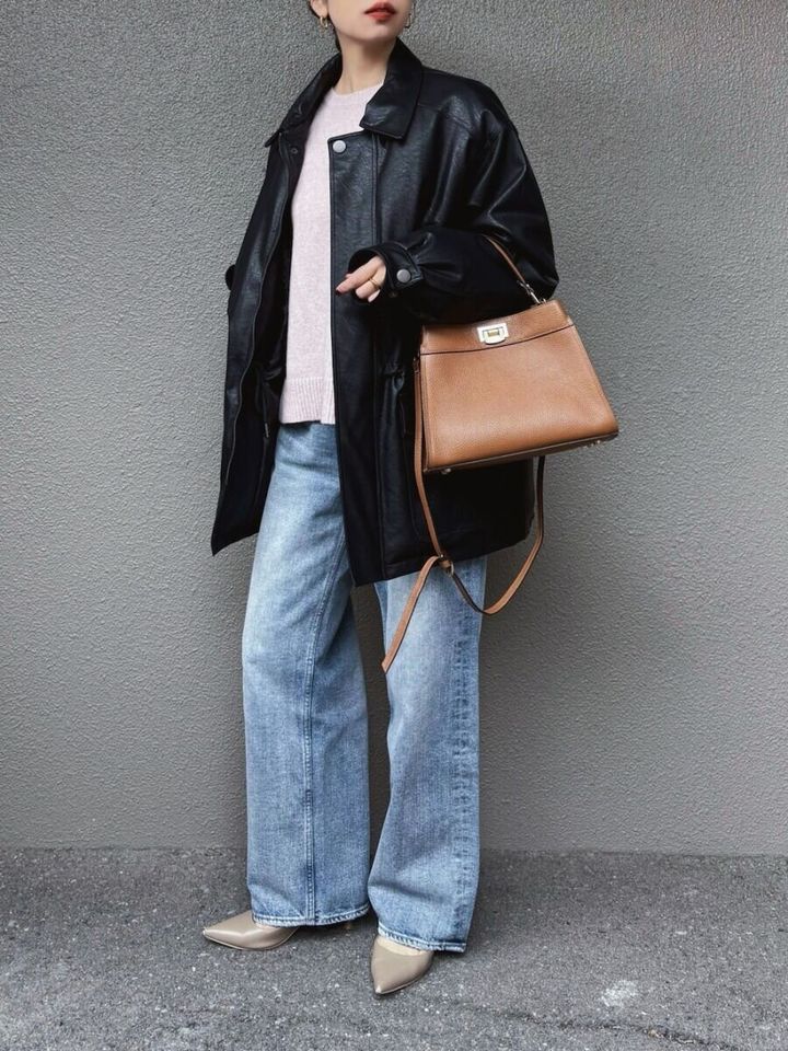 2026春大人女性おすすめピンクニット辛口レザージャケットコーデ