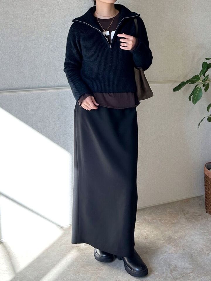 cocaビッグロゴロングTシャツとIラインスカートコーデ