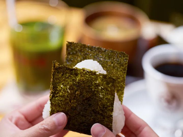 おにぎりモーニングの魅力が伝わる和朝食イメージ