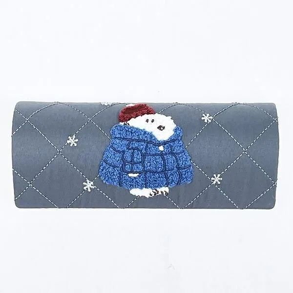 冬仕様スヌーピー刺繍のメガネケース正面デザイン