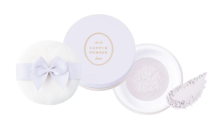 クラブ すっぴんルースパウダーUVの本体とパフ