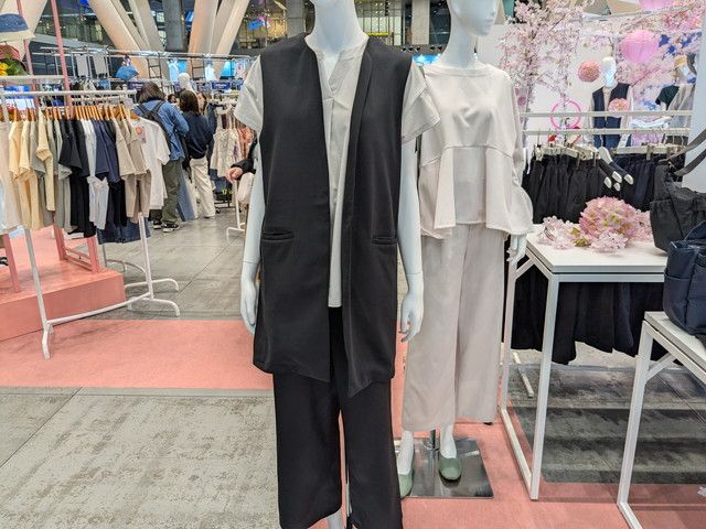 ハレナリーシリーズの服を着たマネキン