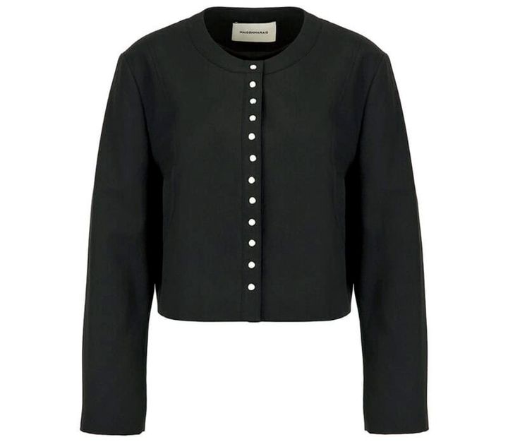ジェニーが着用した「Snapped Crop Jacket」（₩298,000）は“ジェニージャケット”と呼ばれるくらいアイコニックなアイテム。コットン素材なので季節を問わず活躍。