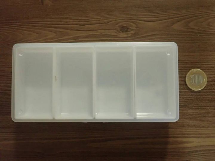 DAISO(ダイソー)：ケースandケース(4分割)