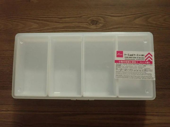 DAISO(ダイソー)：ケースandケース(4分割)