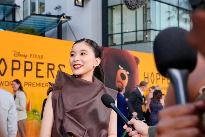 映画『私がビーバーになる時』ワールドプレミアに登場した芳根京子 （C）2026 Disney／Pixar. All Rights Reserved. width=