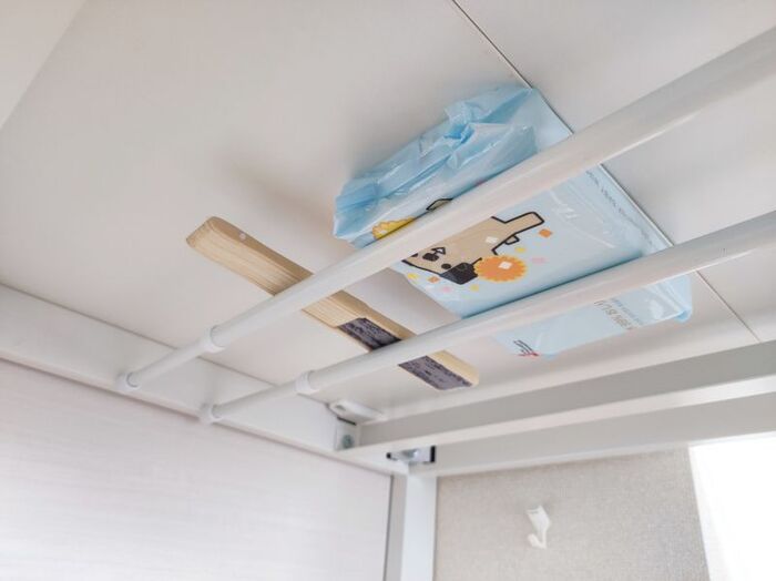 突っ張り棒は「2本使い」が大正解でした！見えないところで活躍→リビングが驚くほどスッキリ～♡