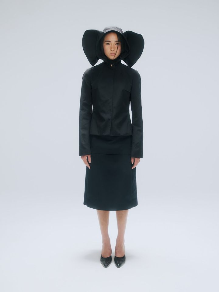 デビューシーズンとなった25AWコレクションより。