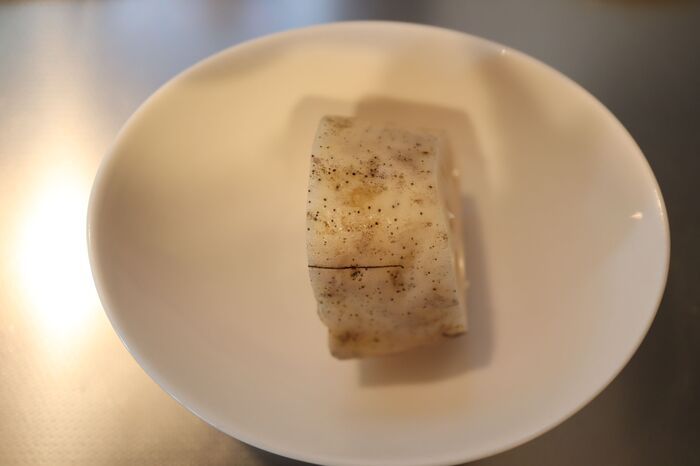 『レンコン』を薄く切る方法！スライサーは使いません。力を入れずにひらひらに♪