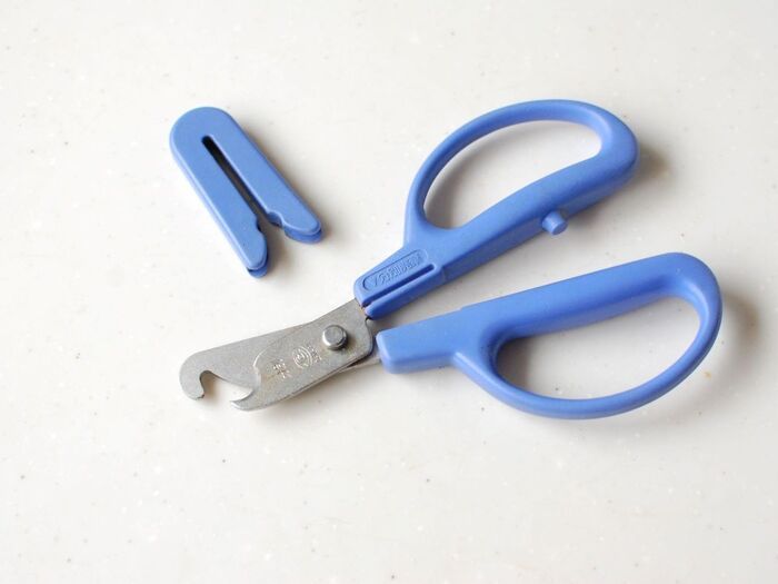 固くて外れない『めんつゆキャップ』を素手でラクに外す簡単ワザ【やってみた】