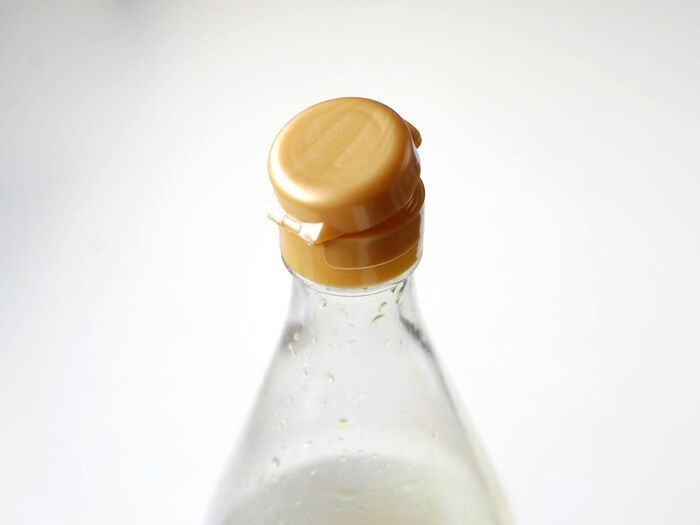 固くて外れない『めんつゆキャップ』を素手でラクに外す簡単ワザ【やってみた】