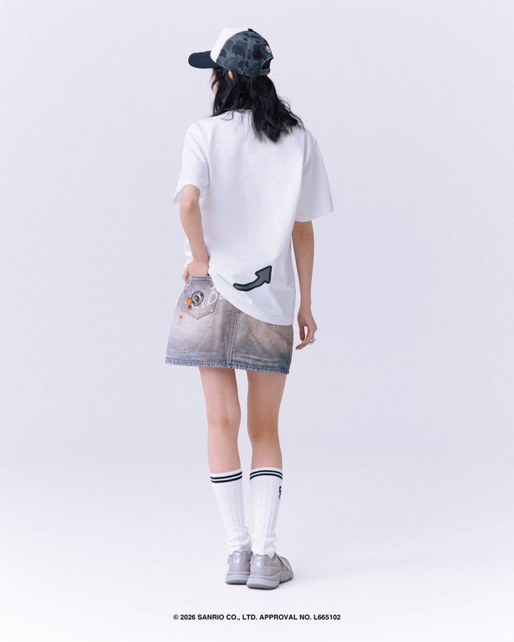 背面にあしらったクロミのしっぽなど、着用時に楽しめるディテールもポイントだ。