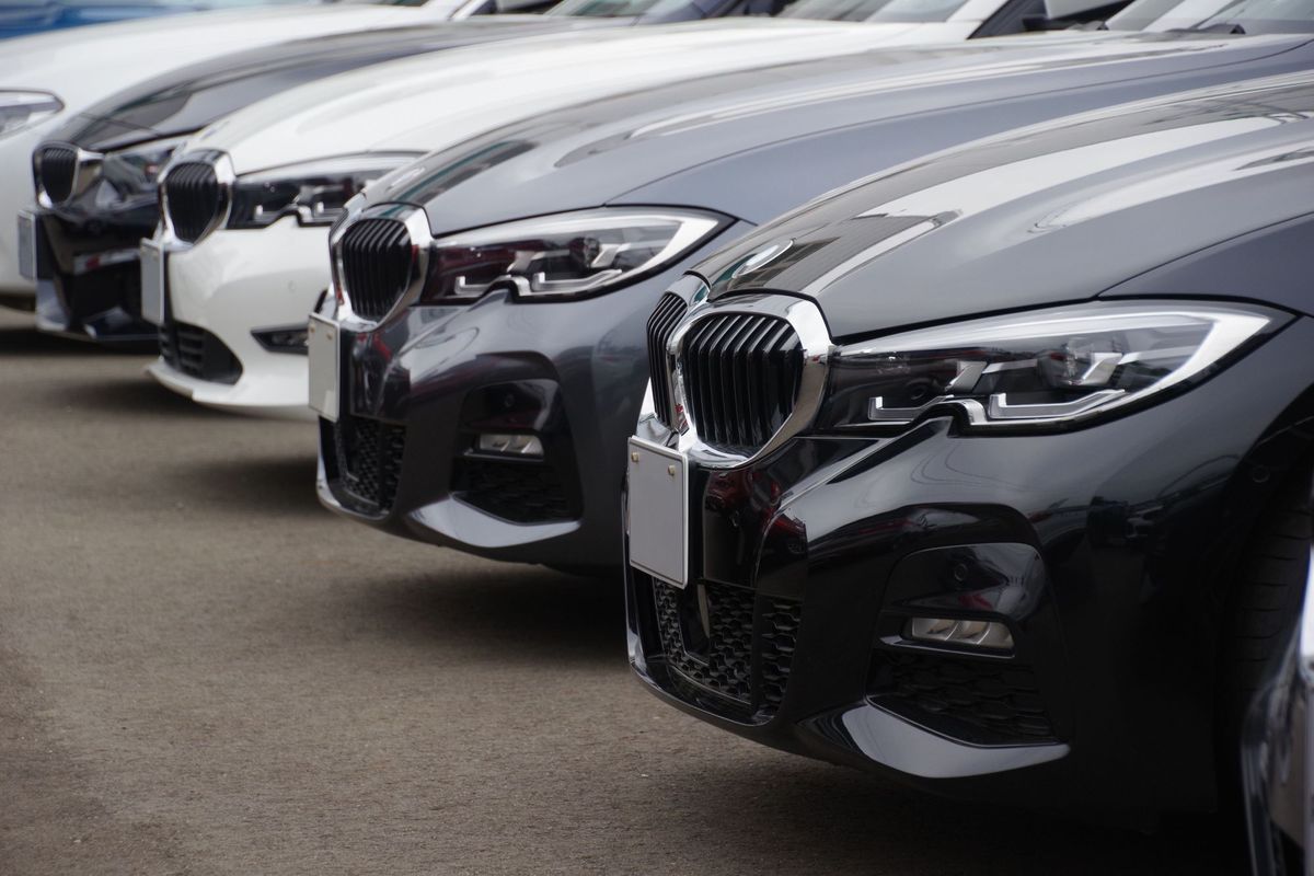 新車なら700万円級が「300万円台」に…BMWが“2年落ち1万km”で半額になる 