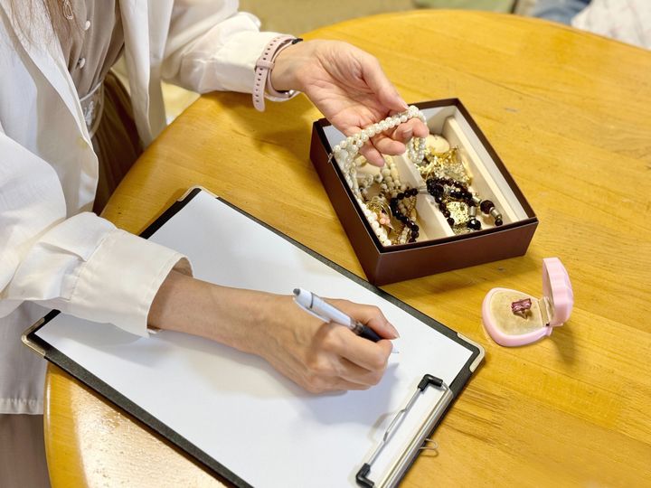 思わぬ高値で売れるケースも」お金のプロが指摘。断捨離で捨てては 