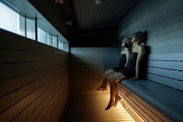 足をブラブラさせて浮遊感を楽しむ新感覚