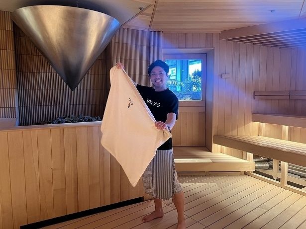 「渋谷SAUNAS」と「高輪SAUNAS」のアウフグースマスター・スター諸星さん
