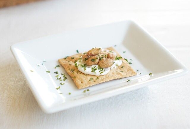 ちょいつま納豆(醤油味)＋クリームチーズカナッペ