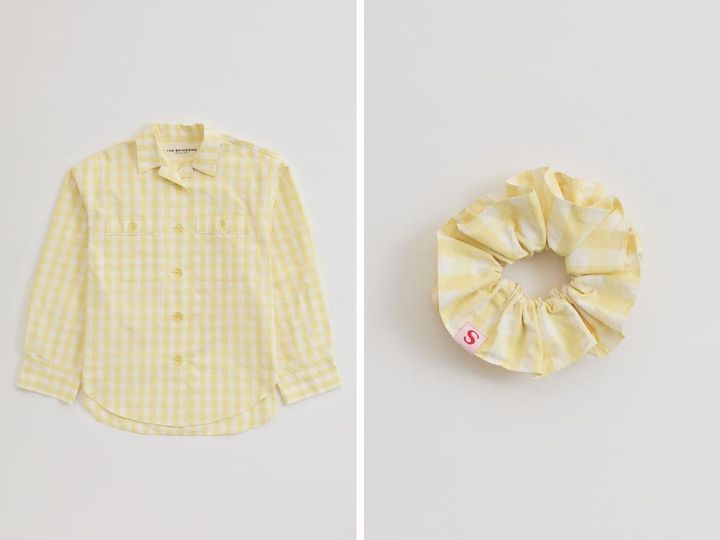 画像: 左「GINGHAM CHECK SHIRT」￥41,800、右「GINGHAM CHECK SCRUNCHIE」￥6,930 出典：シンゾーン